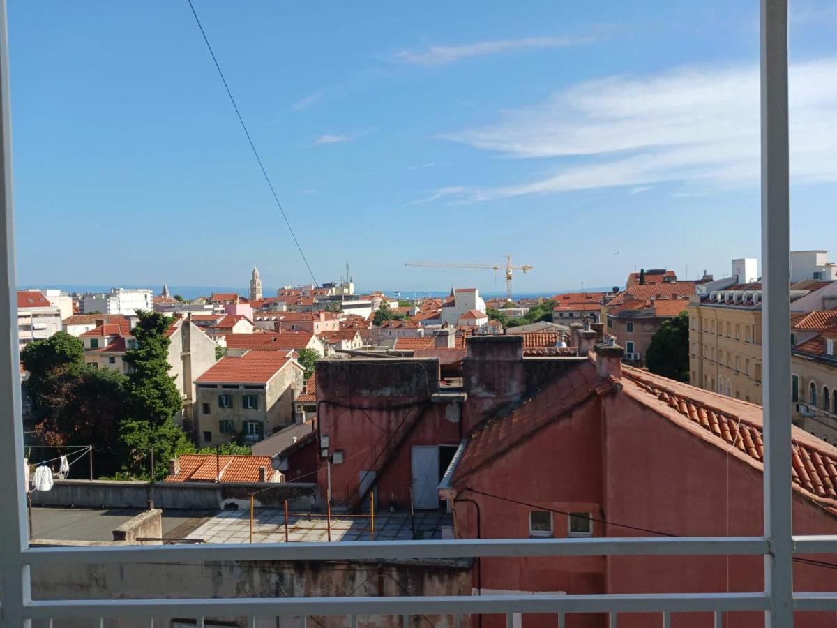 Room With Private Toilet And Terrace In City Center In Shared Apartment Split Ngoại thất bức ảnh