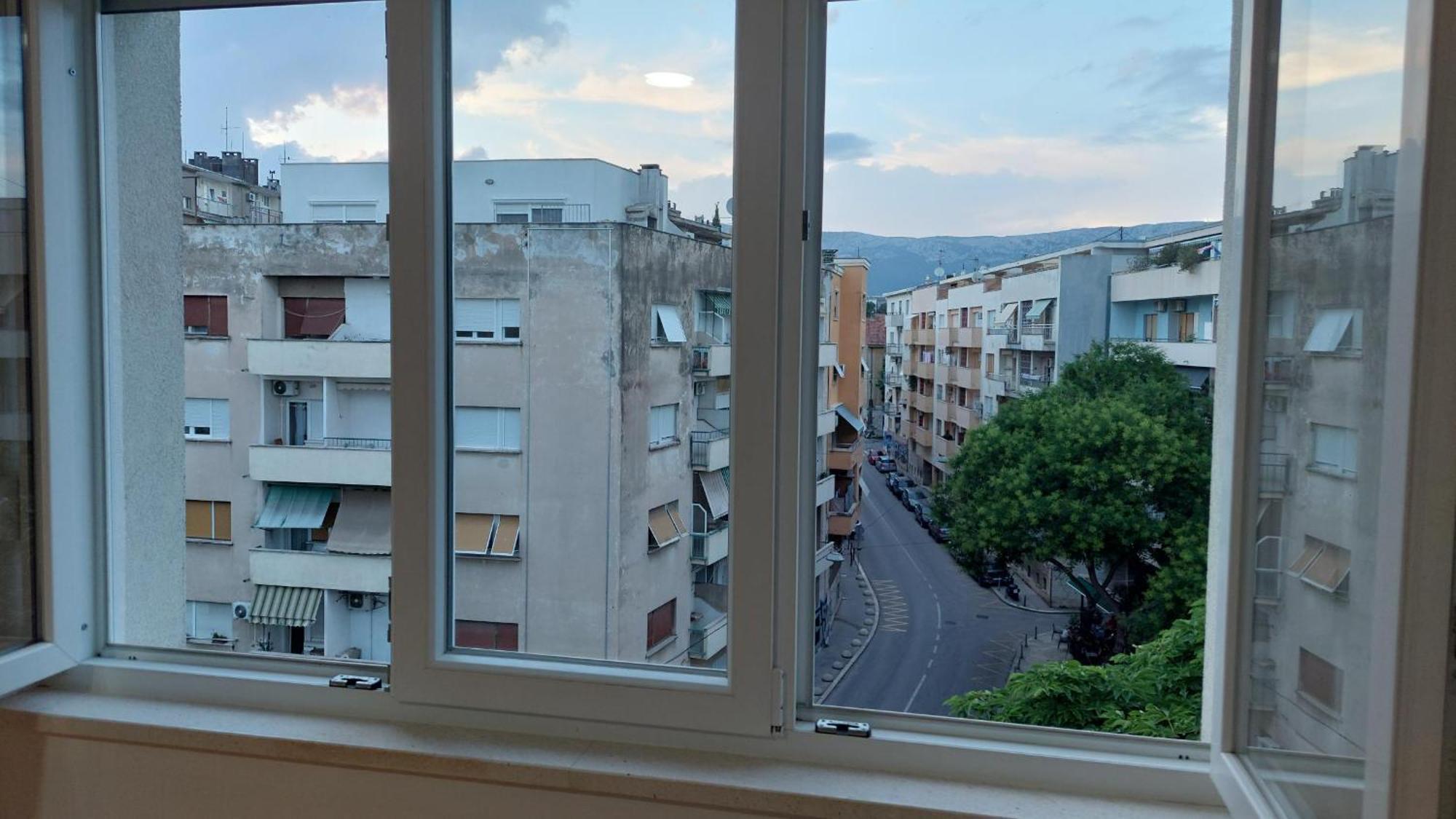 Room With Private Toilet And Terrace In City Center In Shared Apartment Split Ngoại thất bức ảnh