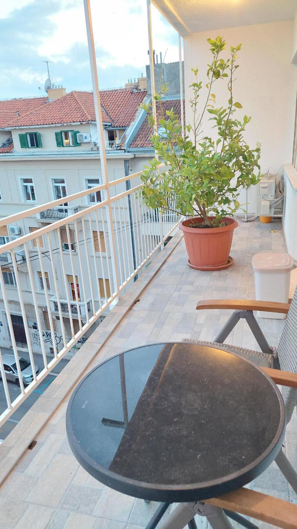 Room With Private Toilet And Terrace In City Center In Shared Apartment Split Ngoại thất bức ảnh